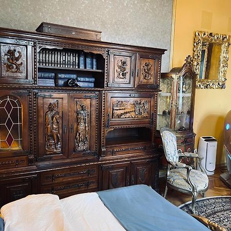 Classic Love Story In Old Cluj I Luaran gambar