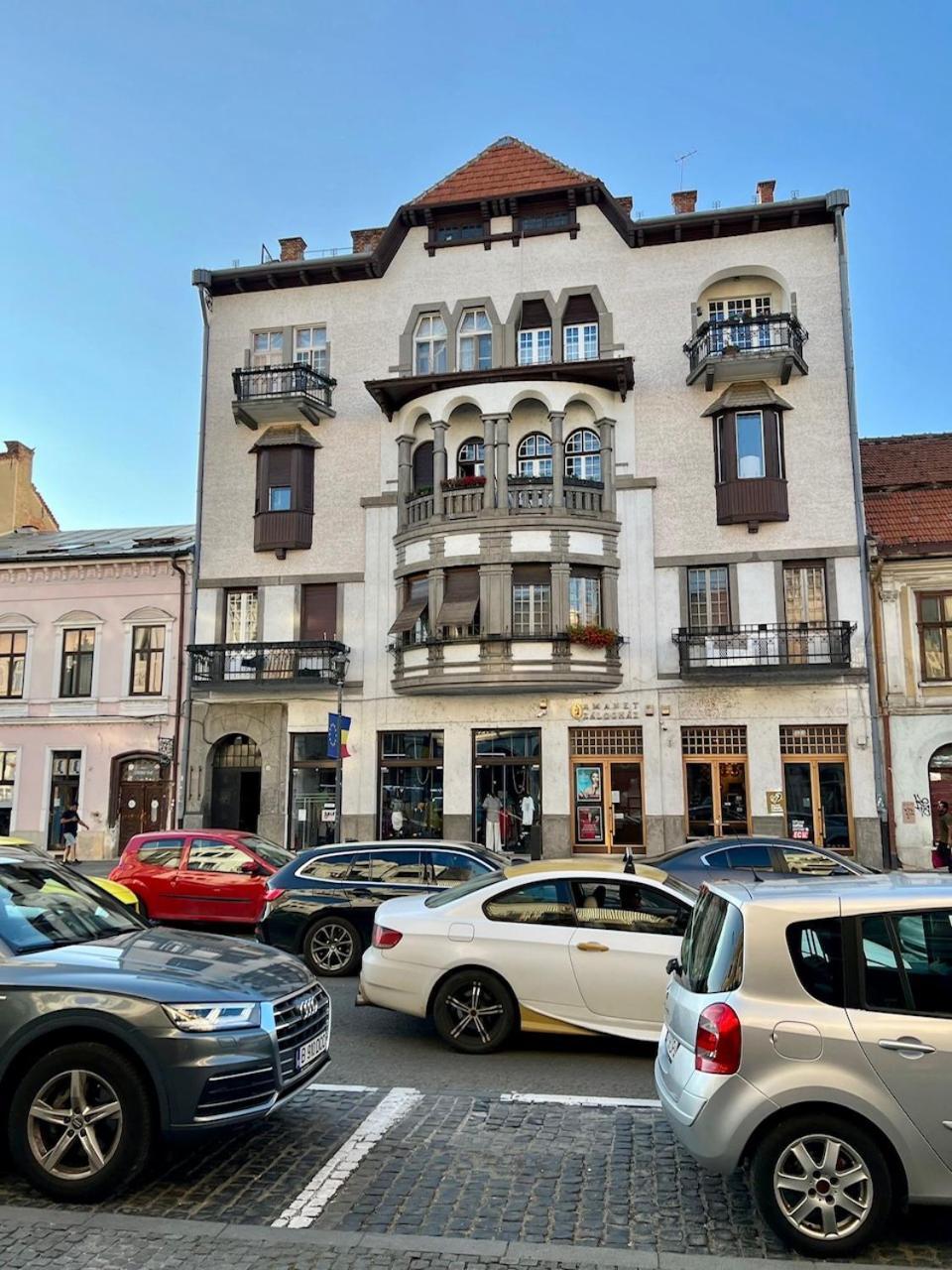 Classic Love Story In Old Cluj I Luaran gambar