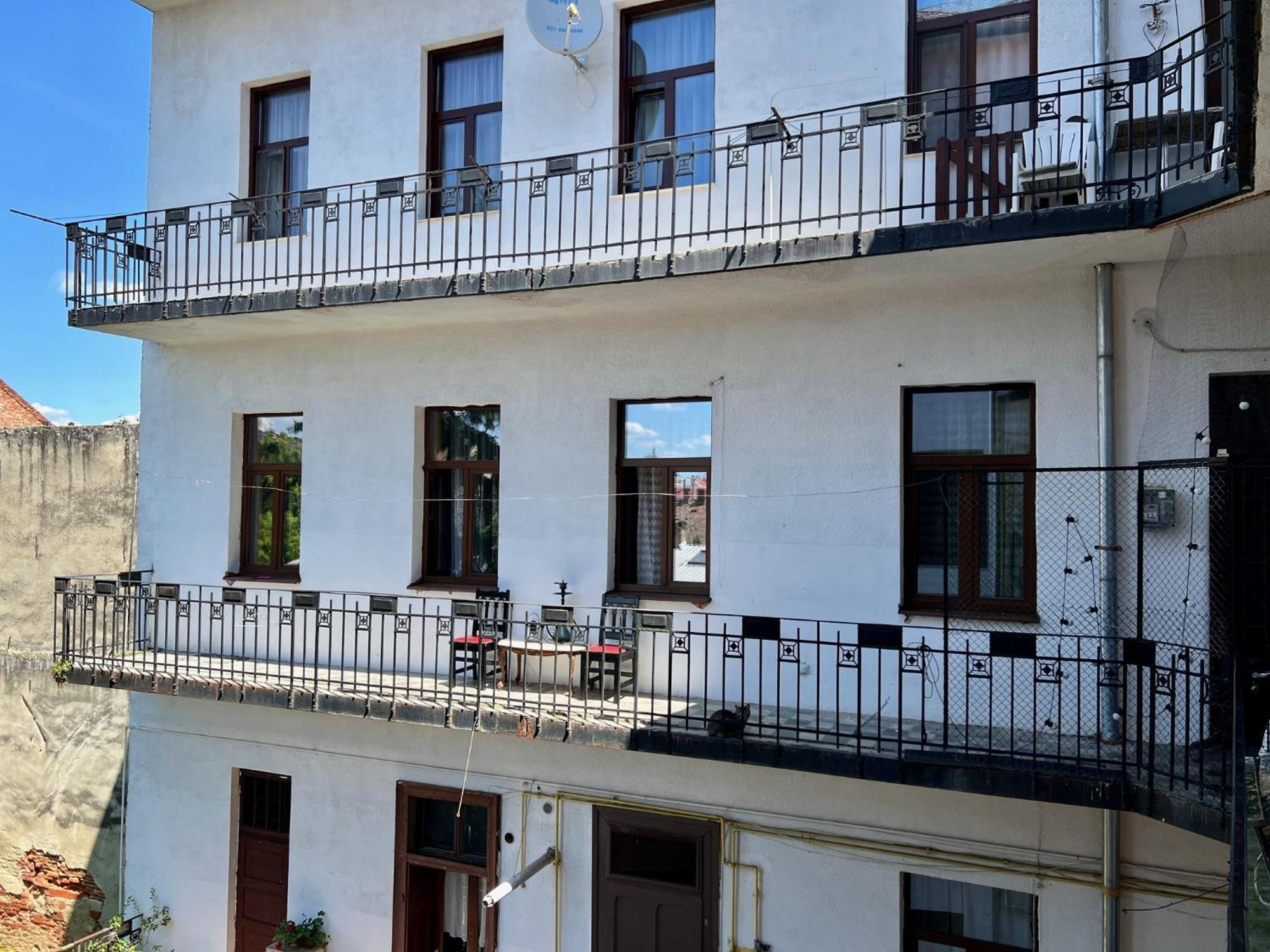 Classic Love Story In Old Cluj I Luaran gambar