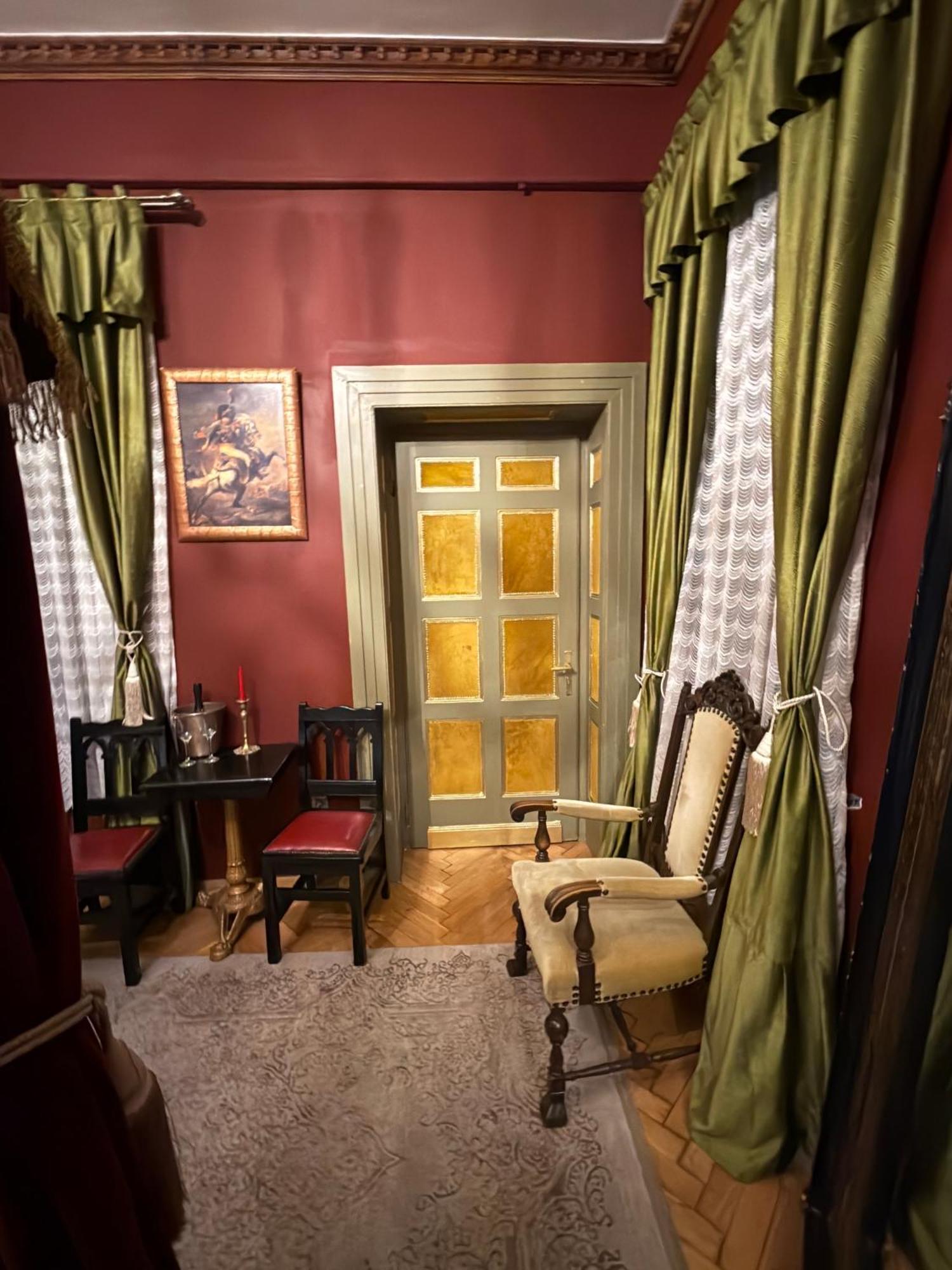 Classic Love Story In Old Cluj I Luaran gambar
