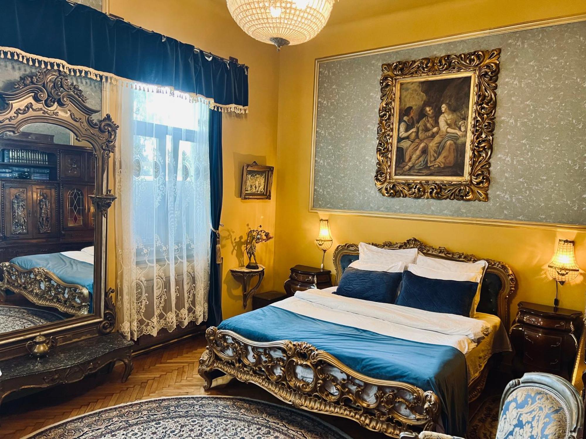 Classic Love Story In Old Cluj I Luaran gambar